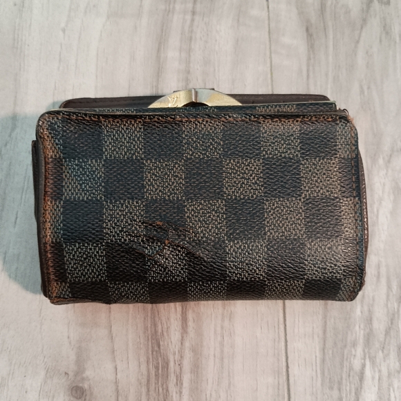 Louis Vuitton Damier Kiss-lock Wallet - Picture 4 of 13